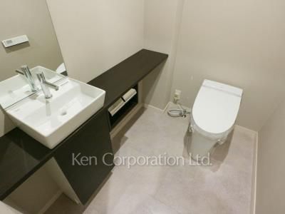 Lavatory ※Photo of the same layout on 3 floor. Decoration and fixture may differ.