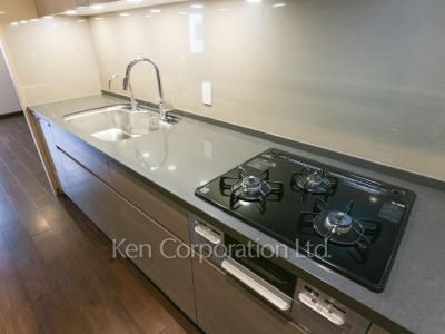 Kitchen ※Photo of the same layout on 3 floor. Decoration and fixture may differ.