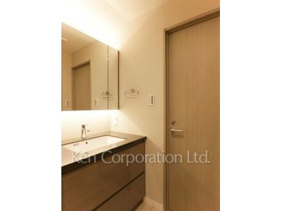 Powder Room ※Photo of the same layout on 3 floor. Decoration and fixture may differ.