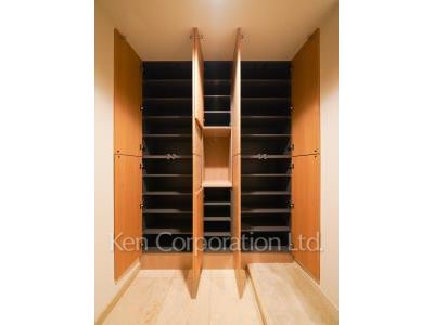 Shoes Closet ※Photo of the same layout on 3 floor. Decoration and fixture may differ.