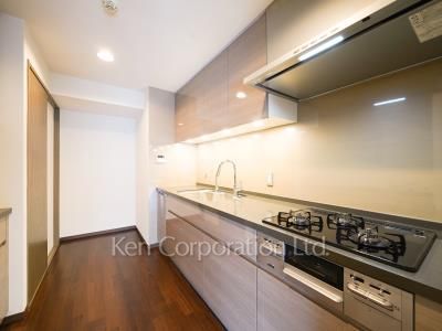 Kitchen ※Photo of the same layout on 3 floor. Decoration and fixture may differ.