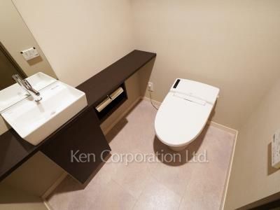 Lavatory ※Photo of the same layout on 3 floor. Decoration and fixture may differ.