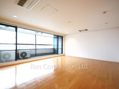 Living-Dining ※Photo of the same layout on 14 floor. Decoration and fixture may differ.