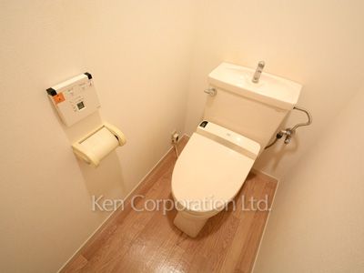 Lavatory ※Photo of the same layout on 14 floor. Decoration and fixture may differ.