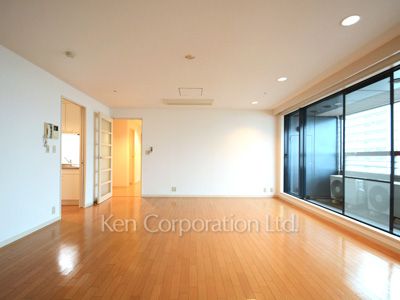 Living-Dining ※Photo of the same layout on 14 floor. Decoration and fixture may differ.