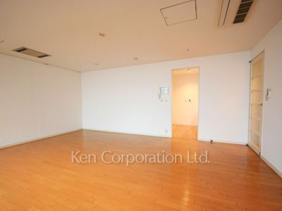 Living-Dining ※Photo of the same layout on 14 floor. Decoration and fixture may differ.