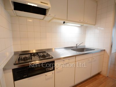 Kitchen ※Photo of the same layout on 14 floor. Decoration and fixture may differ.
