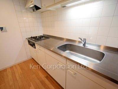 Kitchen ※Photo of the same layout on 14 floor. Decoration and fixture may differ.
