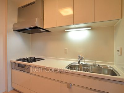 Kitchen ※Photo of the same layout on 14 floor. Decoration and fixture may differ.
