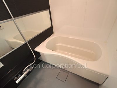 Bath ※Photo of the same layout on 14 floor. Decoration and fixture may differ.