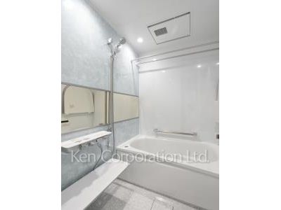 Bath ※Photo of the same layout on 22 floor. Decoration and fixture may differ.