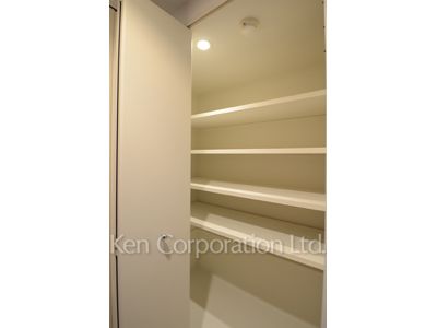 Shoes-In Closet ※Photo of the same layout on 5 floor. Decoration and fixture may differ.