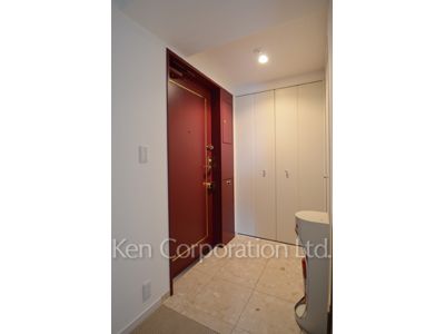 Entrance ※Photo of the same layout on 5 floor. Decoration and fixture may differ.