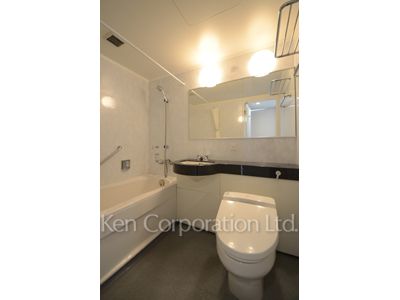 Powder Room ※Photo of the same layout on 5 floor. Decoration and fixture may differ.