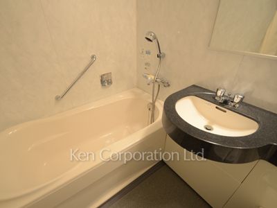 Bath ※Photo of the same layout on 5 floor. Decoration and fixture may differ.