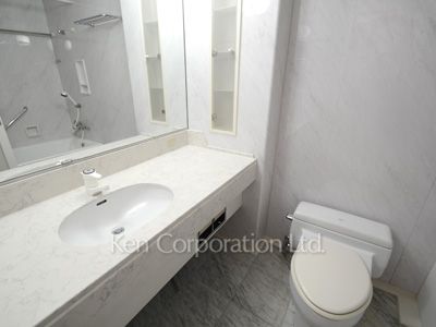 Powder Room ※Photo of the same layout on 3 floor. Decoration and fixture may differ.