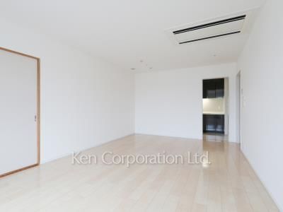 Living-Dining ※Photo of the same layout on 22 floor. Decoration and fixture may differ.