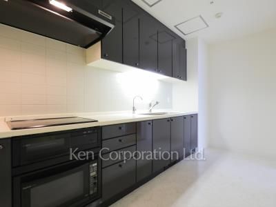 Kitchen ※Photo of the same layout on 22 floor. Decoration and fixture may differ.