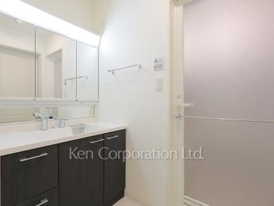 Powder Room ※Photo of the same layout on 22 floor. Decoration and fixture may differ.