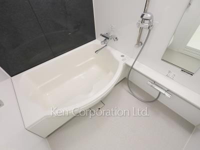 Bath ※Photo of the same layout on 22 floor. Decoration and fixture may differ.