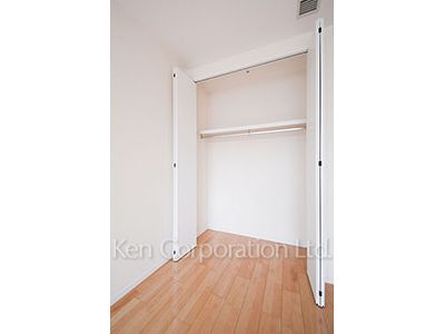 Closet ※Photo of the same layout on 21 floor. Decoration and fixture may differ.