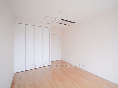 Master Bedroom ※Photo of the same layout on 21 floor. Decoration and fixture may differ.
