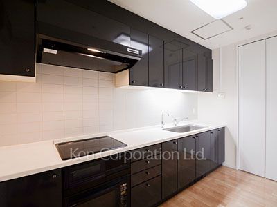 Kitchen ※Photo of the same layout on 21 floor. Decoration and fixture may differ.