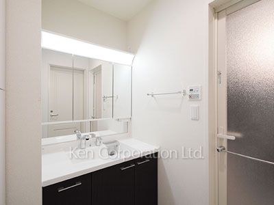 Powder Room ※Photo of the same layout on 21 floor. Decoration and fixture may differ.
