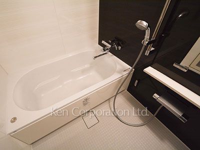 Bath ※Photo of the same layout on 21 floor. Decoration and fixture may differ.