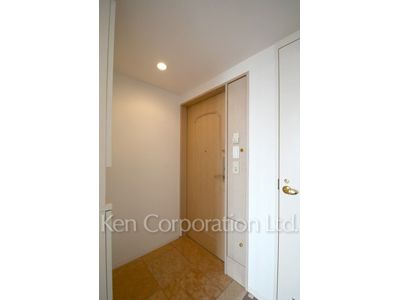 Entrance ※Photo of the same layout on 11 floor. Decoration and fixture may differ.