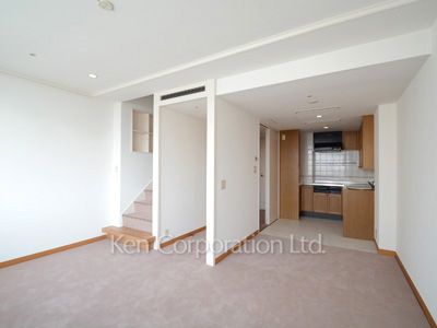 Living-Dining ※Photo of the same layout on 11 floor. Decoration and fixture may differ.