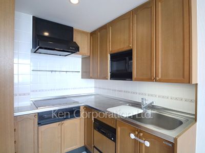 Kitchen ※Photo of the same layout on 11 floor. Decoration and fixture may differ.