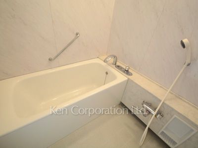 Bath ※Photo of the same layout on 11 floor. Decoration and fixture may differ.
