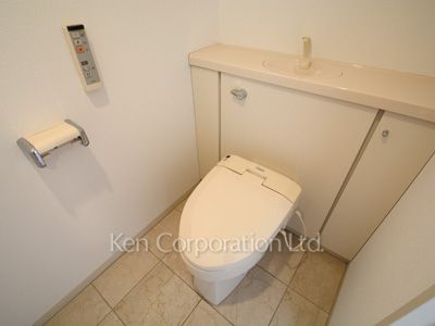 Lavatory ※Photo of the same layout on 11 floor. Decoration and fixture may differ.