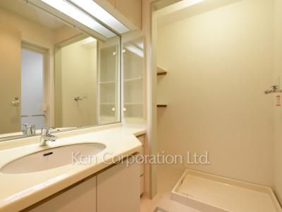 Powder Room ※Photo of the same layout on 22 floor. Decoration and fixture may differ.