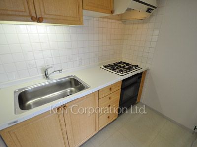 Kitchen ※Photo of the same layout on 4 floor. Decoration and fixture may differ.