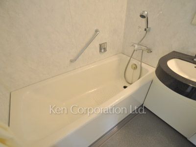 Bath ※Photo of the same layout on 4 floor. Decoration and fixture may differ.