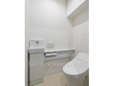 Lavatory ※Photo of the same layout on 15 floor. Decoration and fixture may differ.