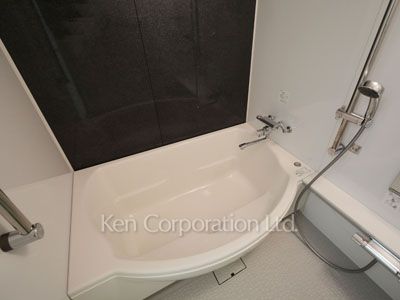 Bath ※Photo of the same layout on 20 floor. Decoration and fixture may differ.