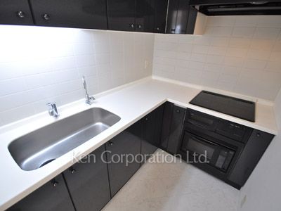 Kitchen ※Photo of the same layout on 21 floor. Decoration and fixture may differ.