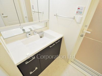 Powder Room ※Photo of the same layout on 21 floor. Decoration and fixture may differ.