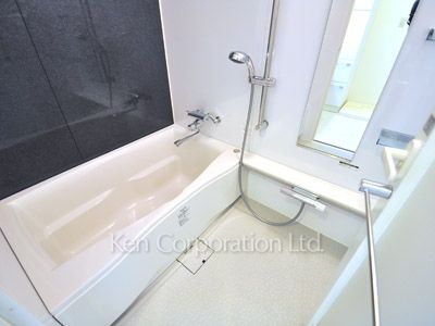 Bath ※Photo of the same layout on 21 floor. Decoration and fixture may differ.