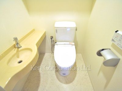 Lavatory ※Photo of the same layout on 21 floor. Decoration and fixture may differ.