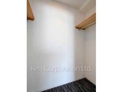 Walk-In Closet ※Photo of the same layout on 15 floor. Decoration and fixture may differ.