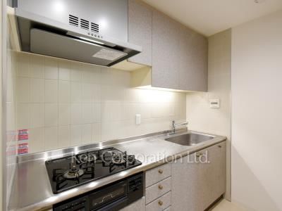 Kitchen ※Photo of the same layout on 15 floor. Decoration and fixture may differ.