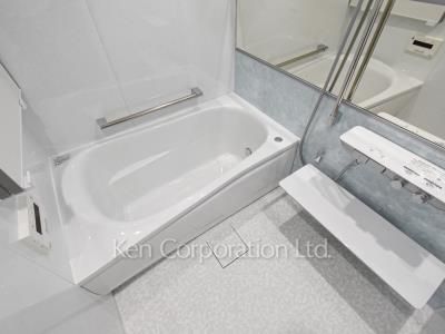 Bath ※Photo of the same layout on 15 floor. Decoration and fixture may differ.