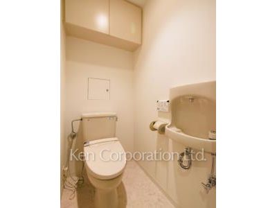 Lavatory ※Photo of the same layout on 15 floor. Decoration and fixture may differ.