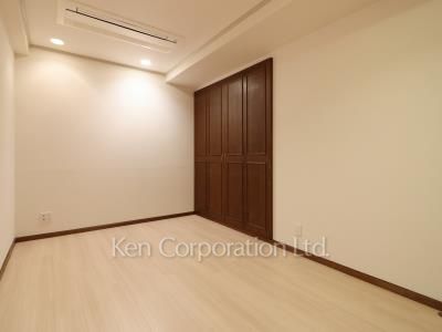 Service Room (Extra room space)