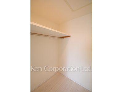 Walk-In Closet ※Photo of the same layout on 4 floor. Decoration and fixture may differ.