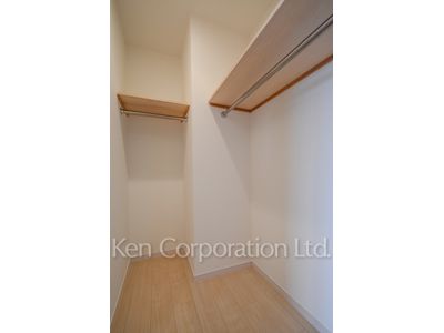 Walk-In Closet ※Photo of the same layout on 16 floor. Decoration and fixture may differ.